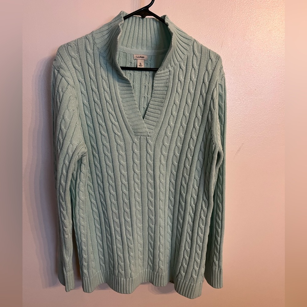 Women’s LL Bean cable knit collared pullover. Size XL.